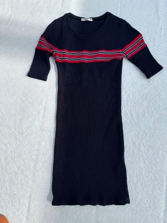 Robe bleue et rouge Pull&Bear taille M