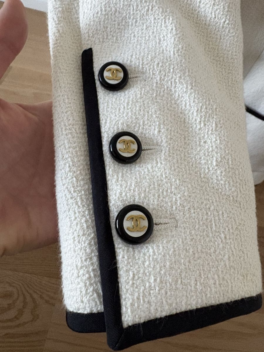 Chanel Giacche: Chanel jacket  – Usato da St. Gallen venduto da ott_f827 4