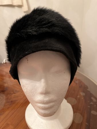 Winterlicher Nerz Pelzkape Gereinigt Schwarz, eleganter Stil