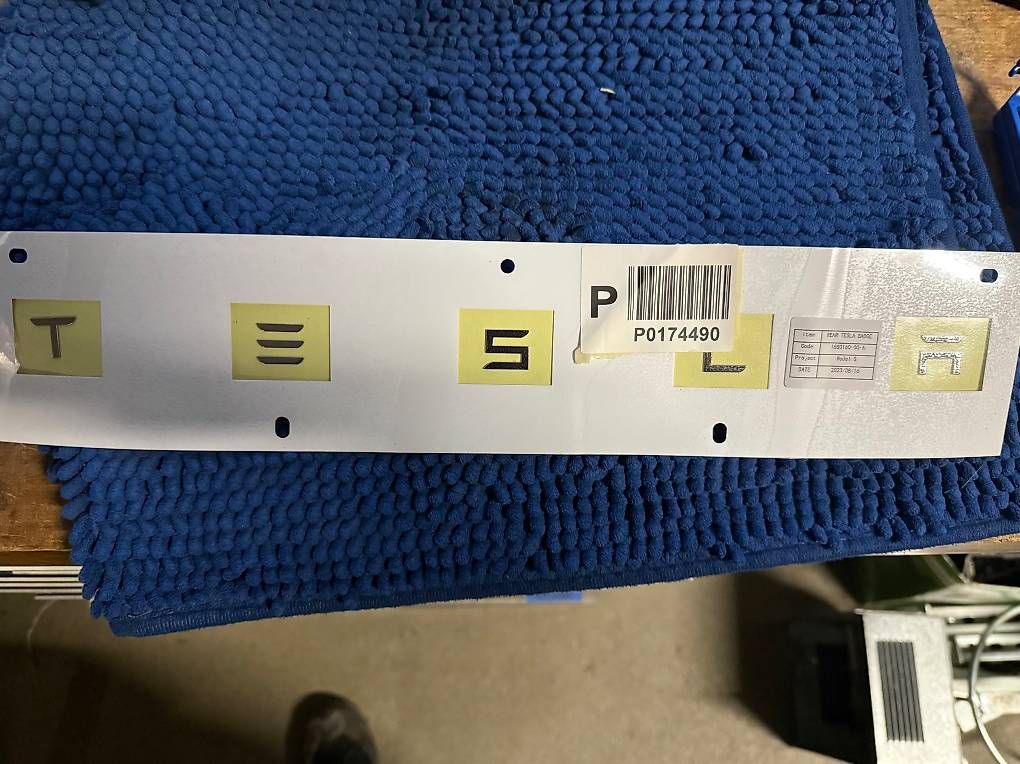 Tutte le decorazioni: Original Tesla Model S Schriftzug – Usato da Aeugstertal venduto da Nemoclan