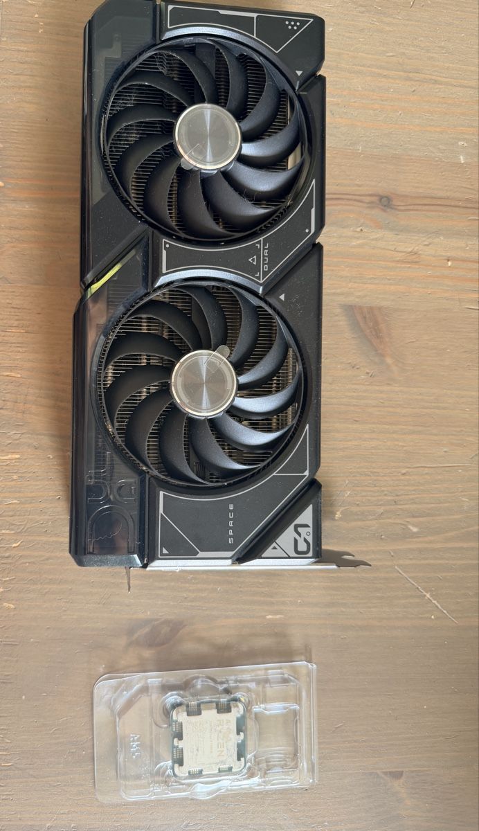 Schede grafiche: GeForce RTX 4070 + AMD Ryzen 9 7900 x – Usato da Veyrier venduto da Colgate66 1