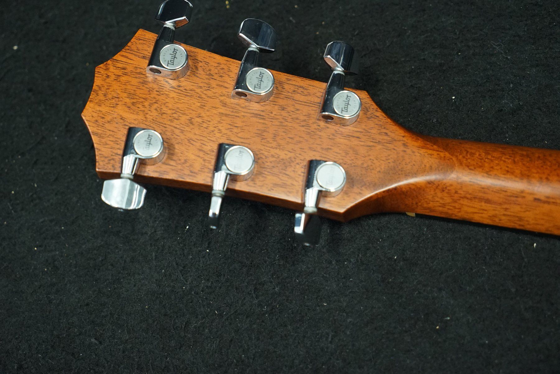 Taylor Strumenti musicali: Taylor 320e Baritone SLTD Limited Edition mit Koffer – Usato da Ortschwaben venduto da Musictrade 5