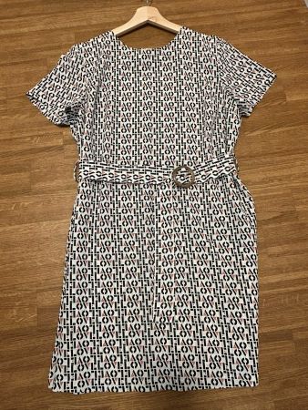 Sehr schönes und elegantes sommer Kleid! Grösse 40