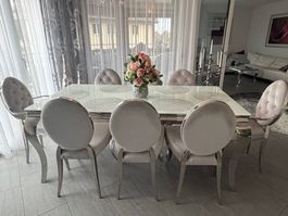 Moderner Esstisch mit 8 Stühle in Top Zustand