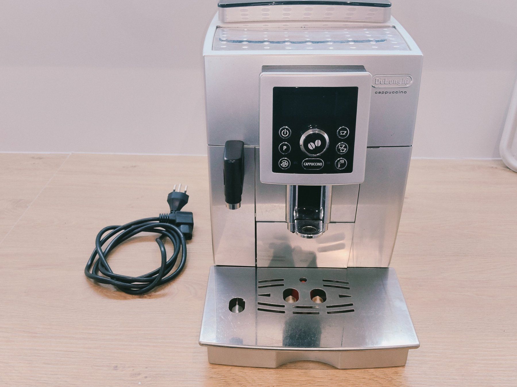 De'Longhi Macchine per caffè & Macchine per espresso: DeLongi Ecam23 460 s – Usato da Gentilino venduto da gogobr73