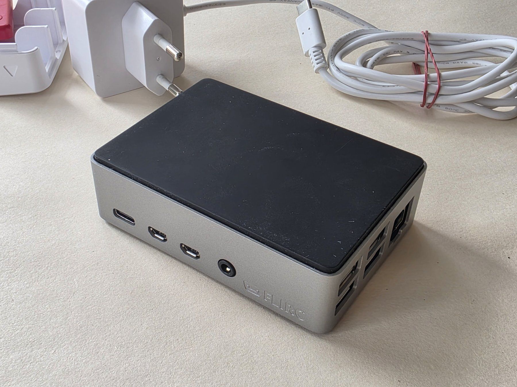 Raspberry Pi PC: Raspberry Pi 4B - 8GB RAM, FLIRC Case, Original Netzteil – Usato da Müllheim Dorf venduto da paped 2