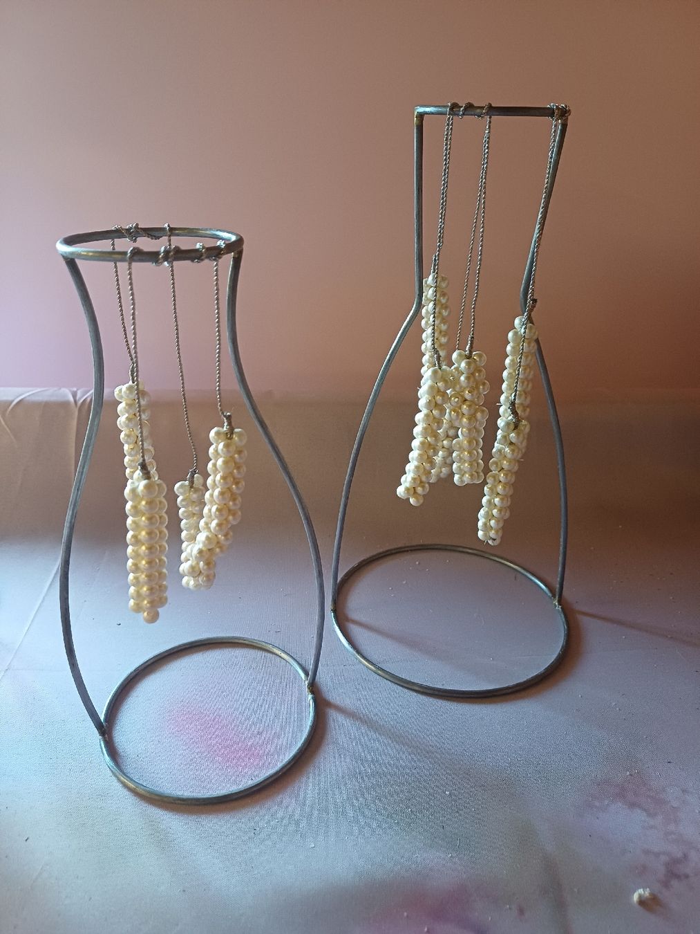 Tutte le decorazioni: neu; 2 Metallvasen mit Perlendeko – Nuovo (secondo la descrizione) da Nassen venduto da verrueckt