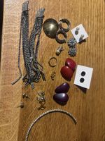 Verschiedener Modeschmuck und Vintage-Schmuck