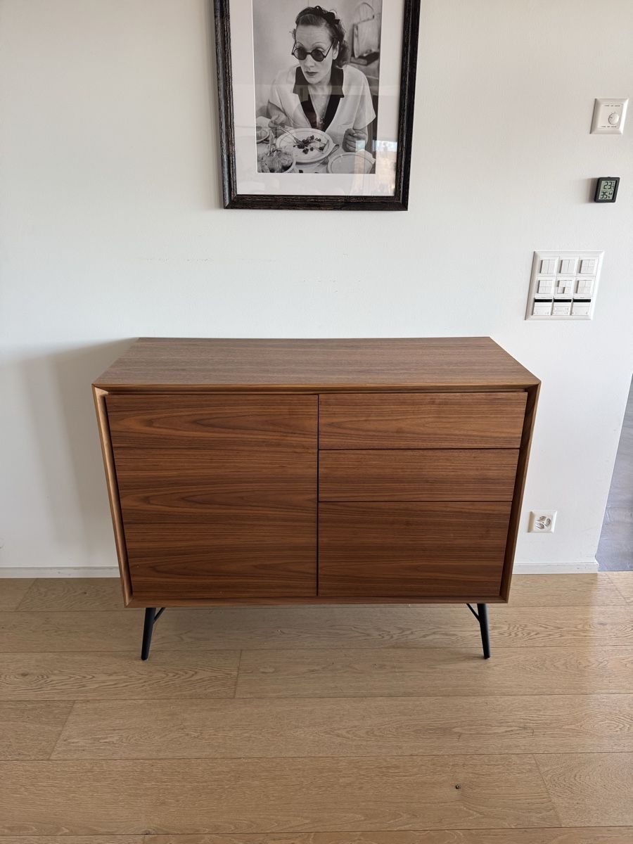 Kommoden: Sideboard Wallnuss – Gebraucht aus Kilchberg ZH von Fingerprint 3