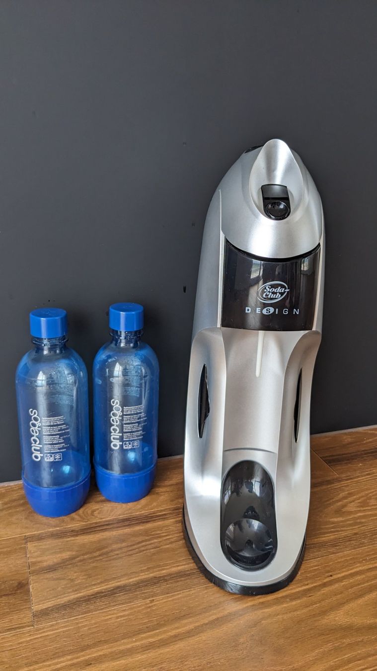 Soda- Club Design von Sodastream inkl. 2 Flaschen (Gebraucht) in Kirchberg BE für CHF 1 – mit Lieferung auf Ricardo kaufen