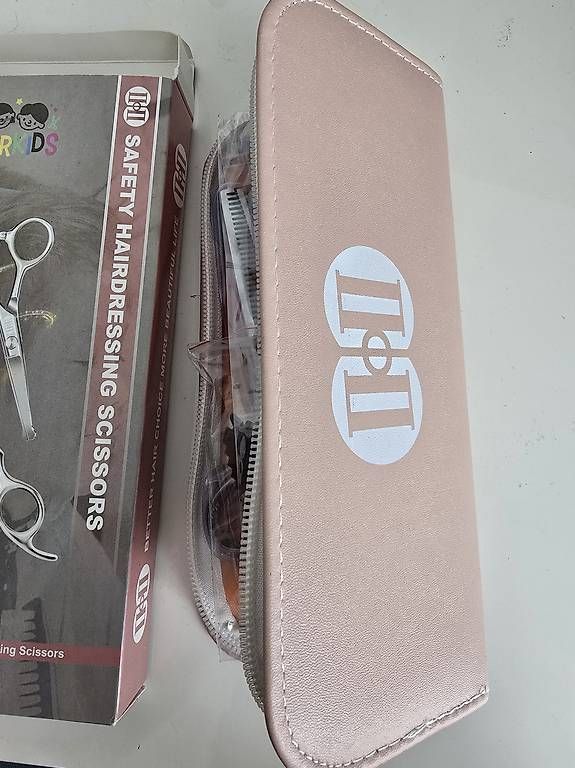 Tutti gli attrezzi: Set forbici parrucchiere bambini  nuovo – Usato da Pura venduto da Andy_the_dealer 3