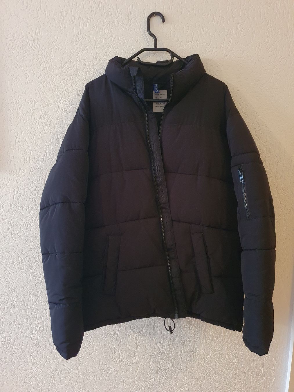 H&M Giacche: Schwarze Pufferjacke Divided - Grösse XL – Usato da Bern venduto da dom_7xqs 1