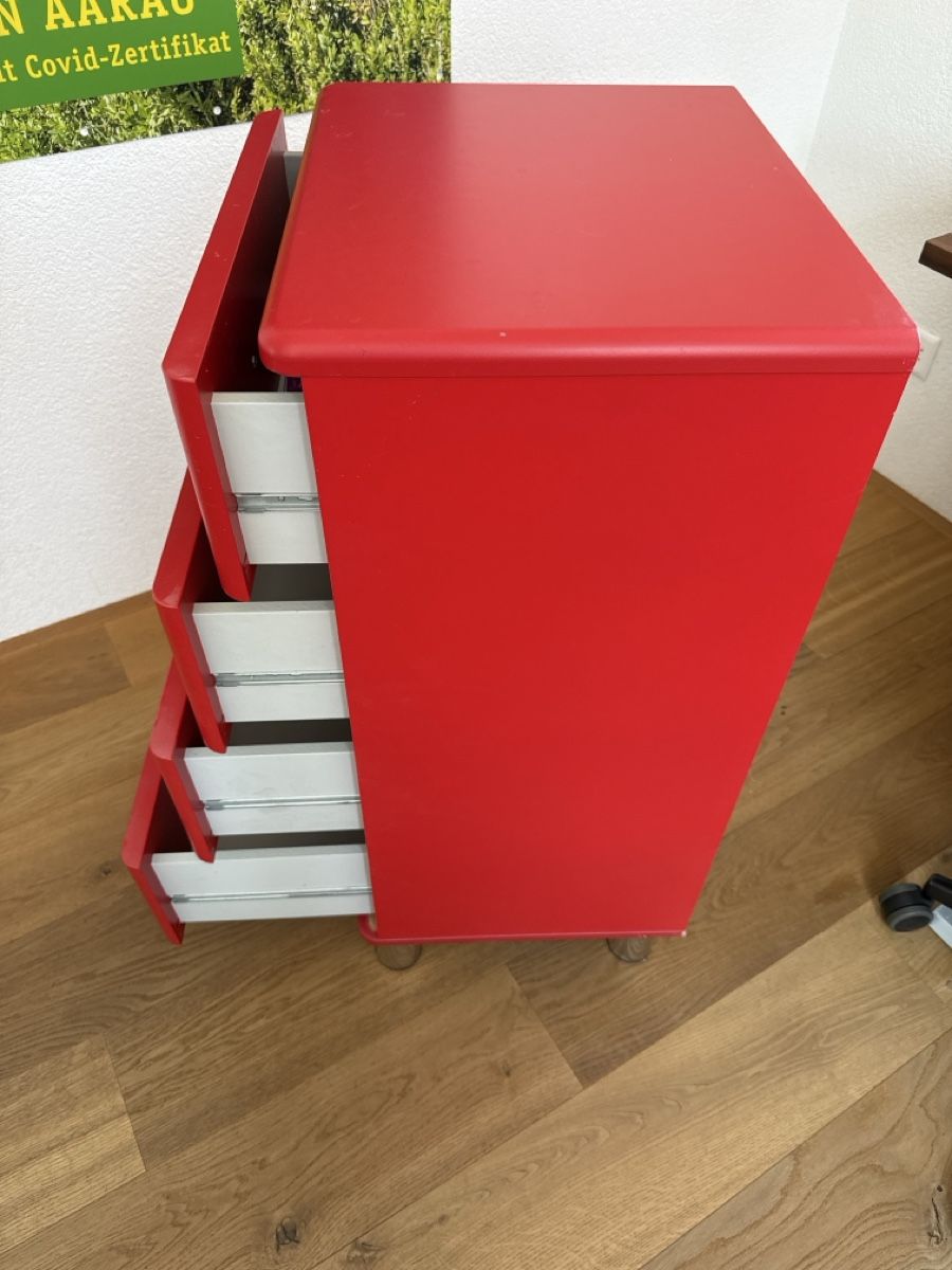 Cassettiere: Kommode rot 4 Schubladen guter Zustand – Usato da Teufenthal AG venduto da philipp_zimmerm 2