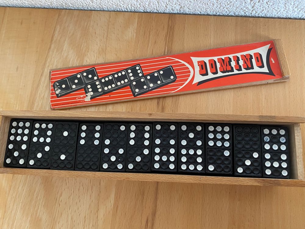 Älteres Domino aus Holz in Holzbox (Gebraucht) in Schwarzenburg für CHF