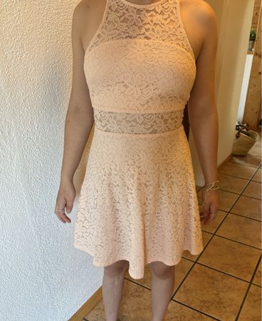 Abendkleid apricot mit Spitze und Cut-Outs