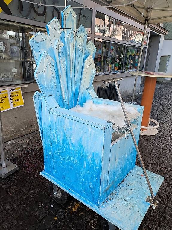 Rimorchi: Fasnachtswagen  "Eisthron" – Usato da Sarnen venduto da syb_rjs9 1