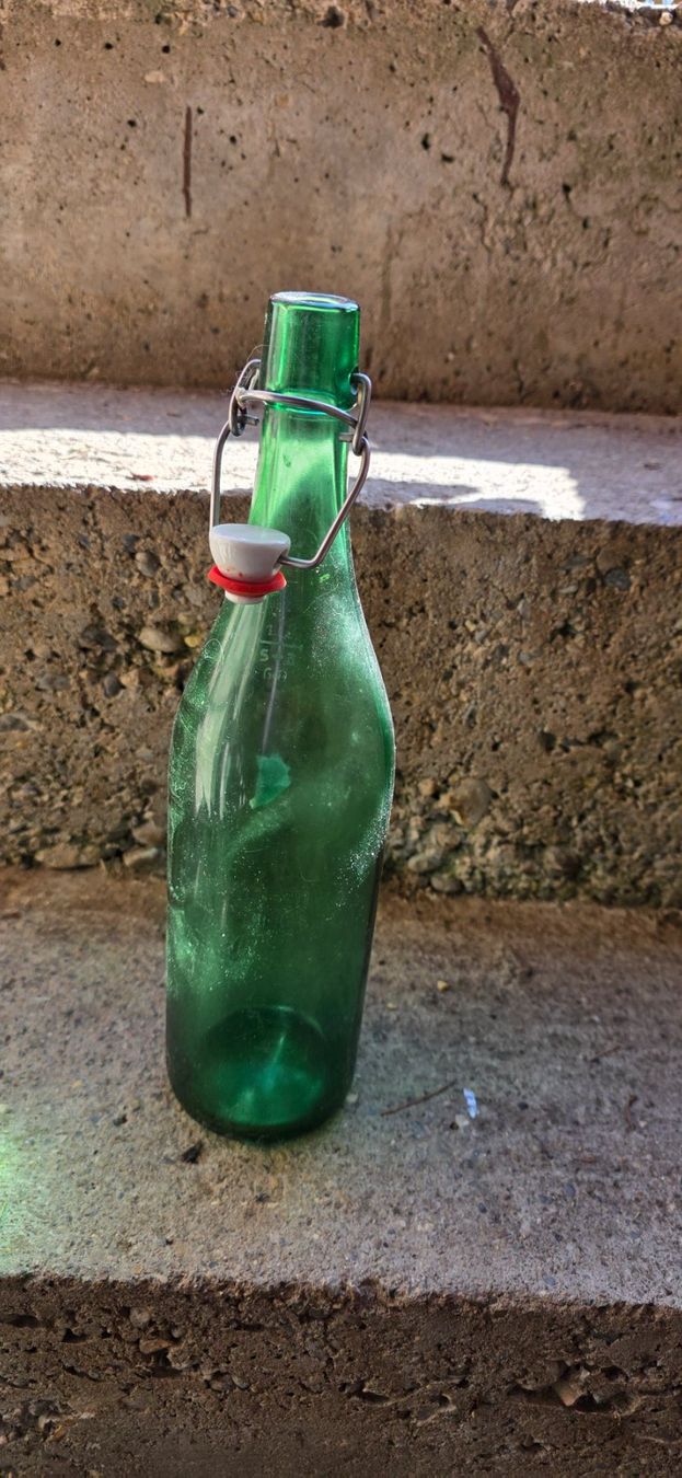 Gläser, Krüge & Flaschen: Glasflaschen mit Bügelverschluss – Gebraucht aus Wattwil von Vip-Edelstahl 1
