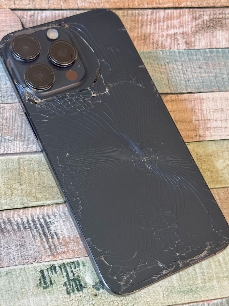 Apple Telefoni cellulari / Smartphones: iphone 15 pro max 256 GB -Rückseite Glasbruch – Usato da Münchwilen TG venduto da Tschuls 3