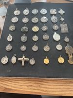 Konvolut 36 Medaillen, Heiligenanhänger, Kreuze, Silber, Gol