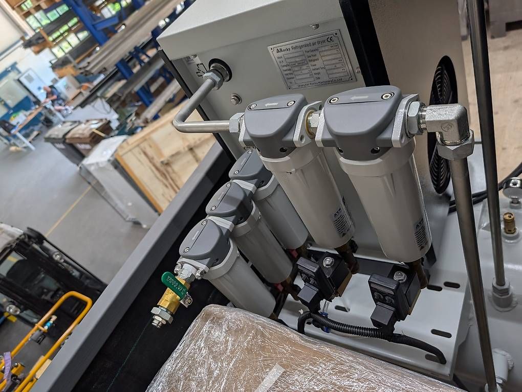 Compressori: Kompressor, Schraubenkompressor, Laserschneiden – Usato da Römerswil LU venduto da sifrisch 1