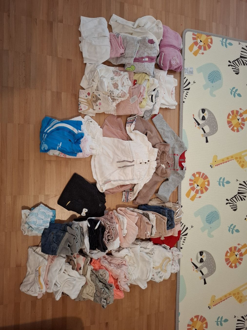 Lotti & Set di vestiti: Mädchenkleider Grösse 68 – Usato da Winterthur venduto da justs0m3guy