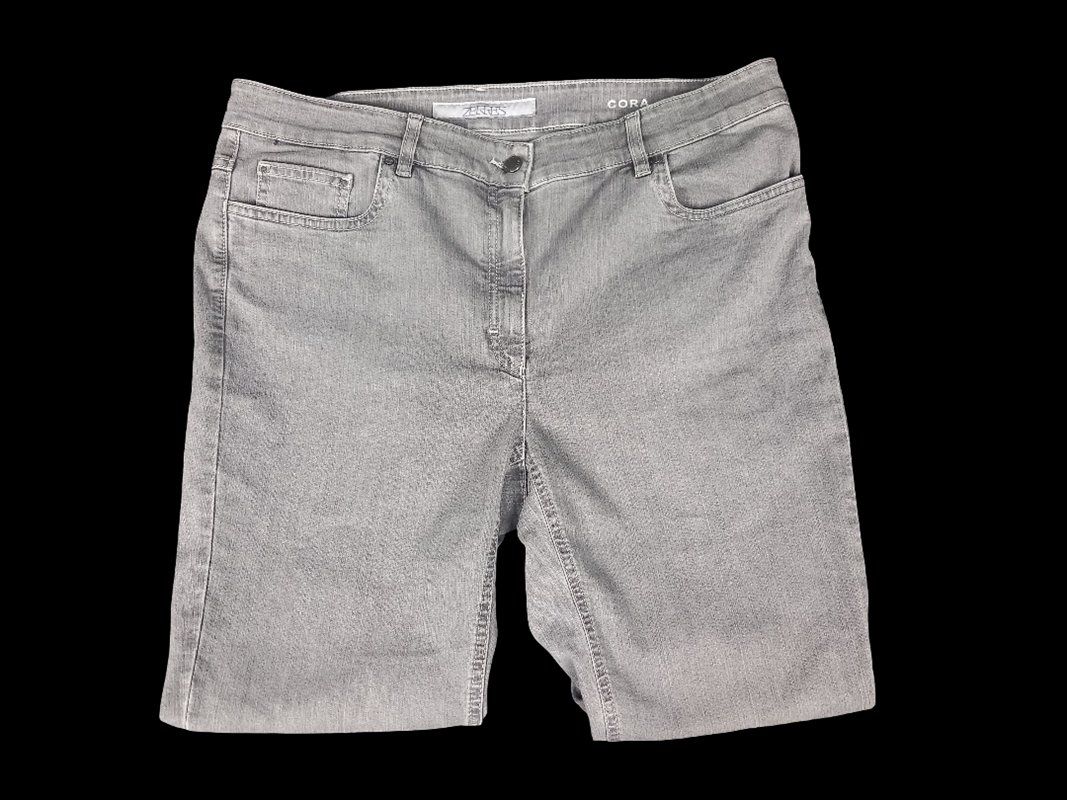 Jeans: ZERRES Damenjeans Cora, Grösse 44-46 – Usato da Hünenberg venduto da Restwert_Zug 1