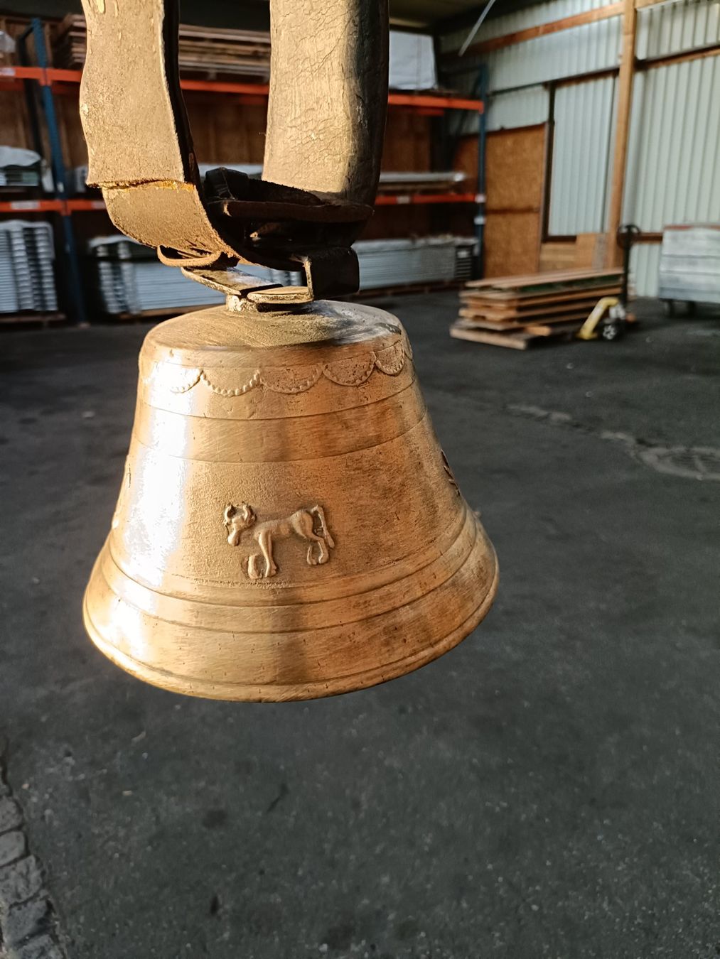 Campanacci mucche: Antike Glocke mit Seltenheitswert. – Usato da Däniken SO venduto da sgoldvreni 2