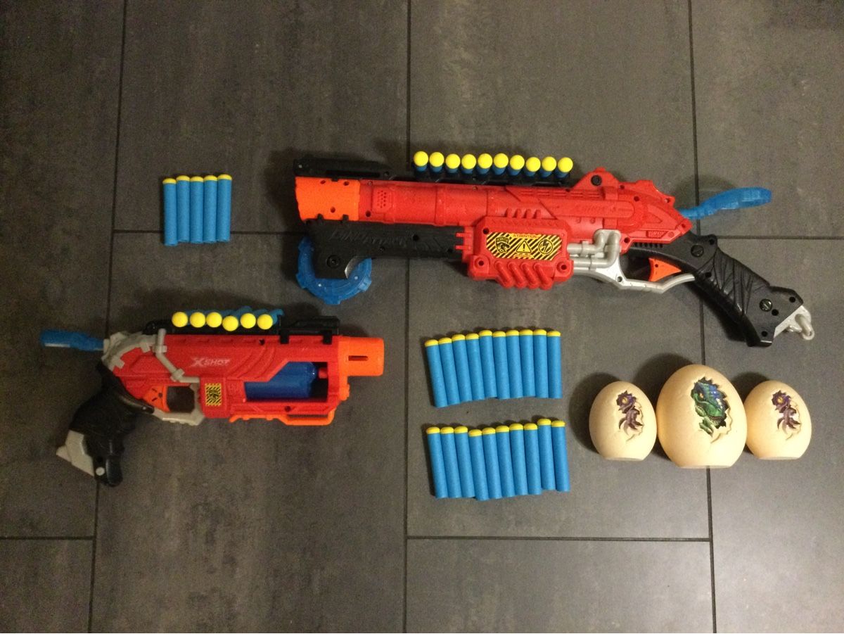 Giocattoli: 2 coole X Shot Guns mit Dino-Eiern & Pfeilen – Usato da Himmelried venduto da Paura
