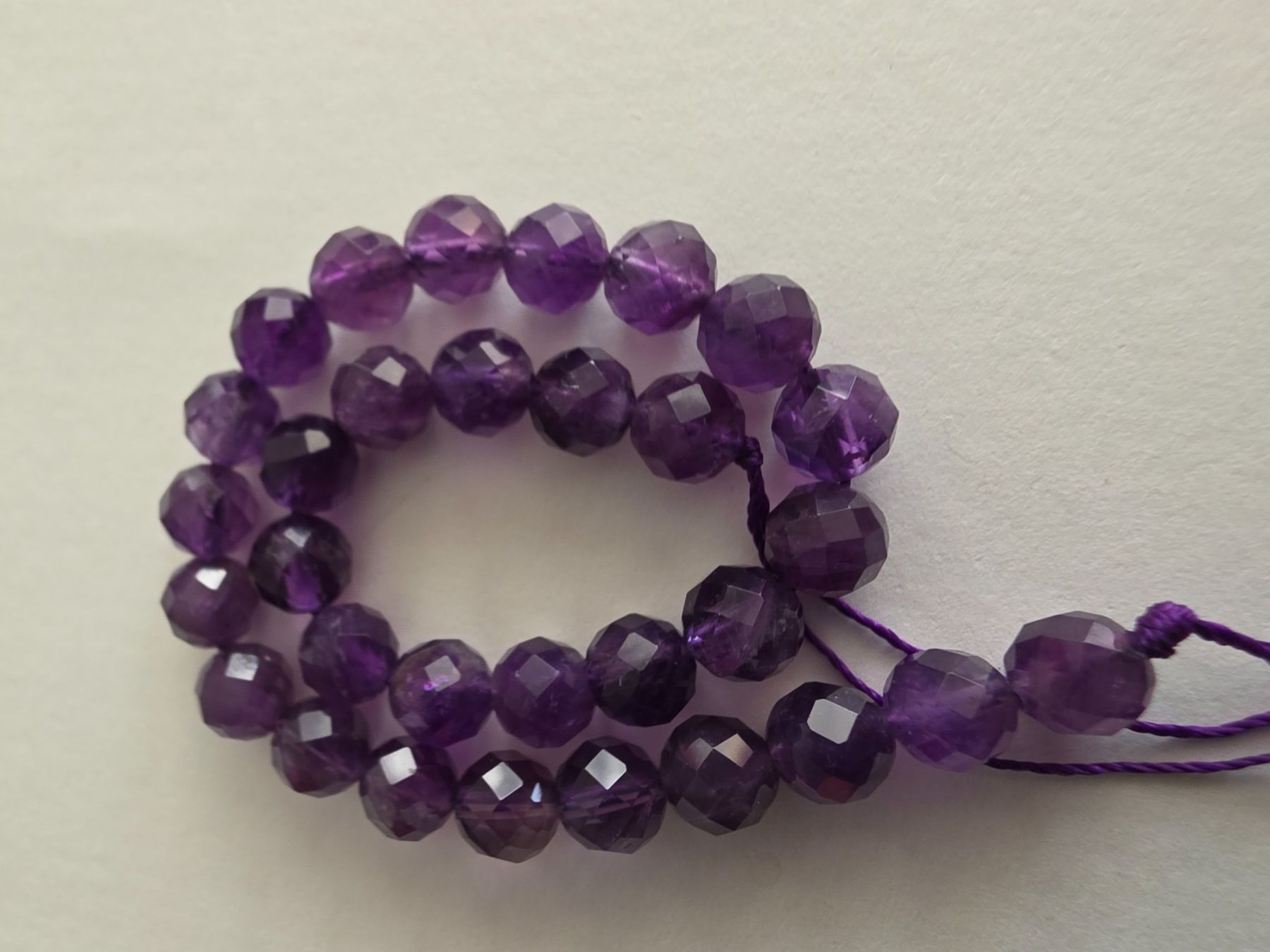 Minerali & Pietre curative: Amethyst facettiert ca. 6mm. Strang – Nuovo e nell'imballaggio originale da Menziken venduto da Mirager 2