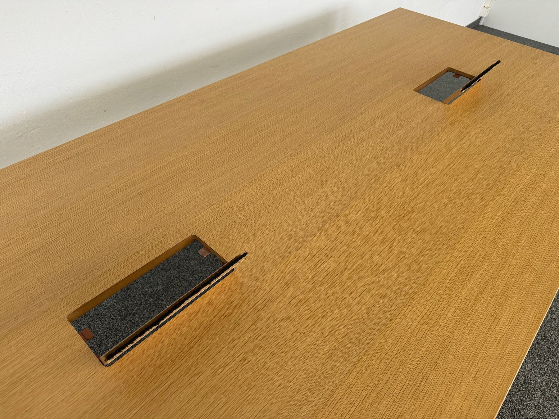 Lista Tavoli: Lista Office LO Motion Sitzungstisch 2200x1000 mm - Eiche – Usato da Schönenwerd venduto da mcofficeshop 5