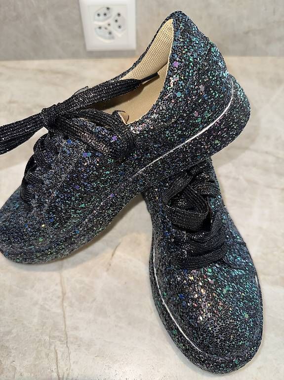 Chaussures femmes: Glitzernde Freizeit Schuhe – D'occasion à Herrliberg par Verenawo5 3