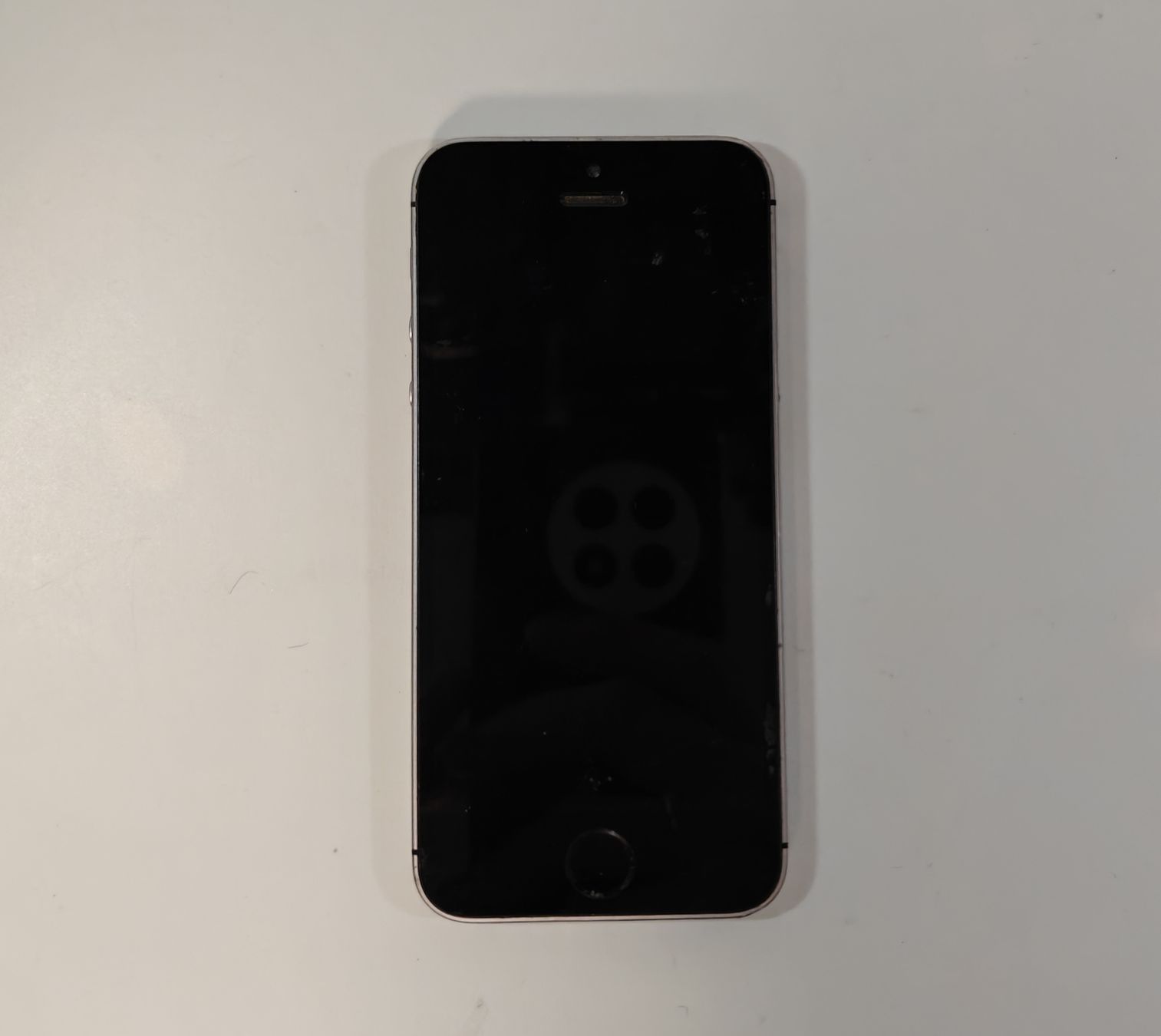 Apple Handys / Smartphones: iPhone SE – Defekt aus Ehrendingen von Rocky985
