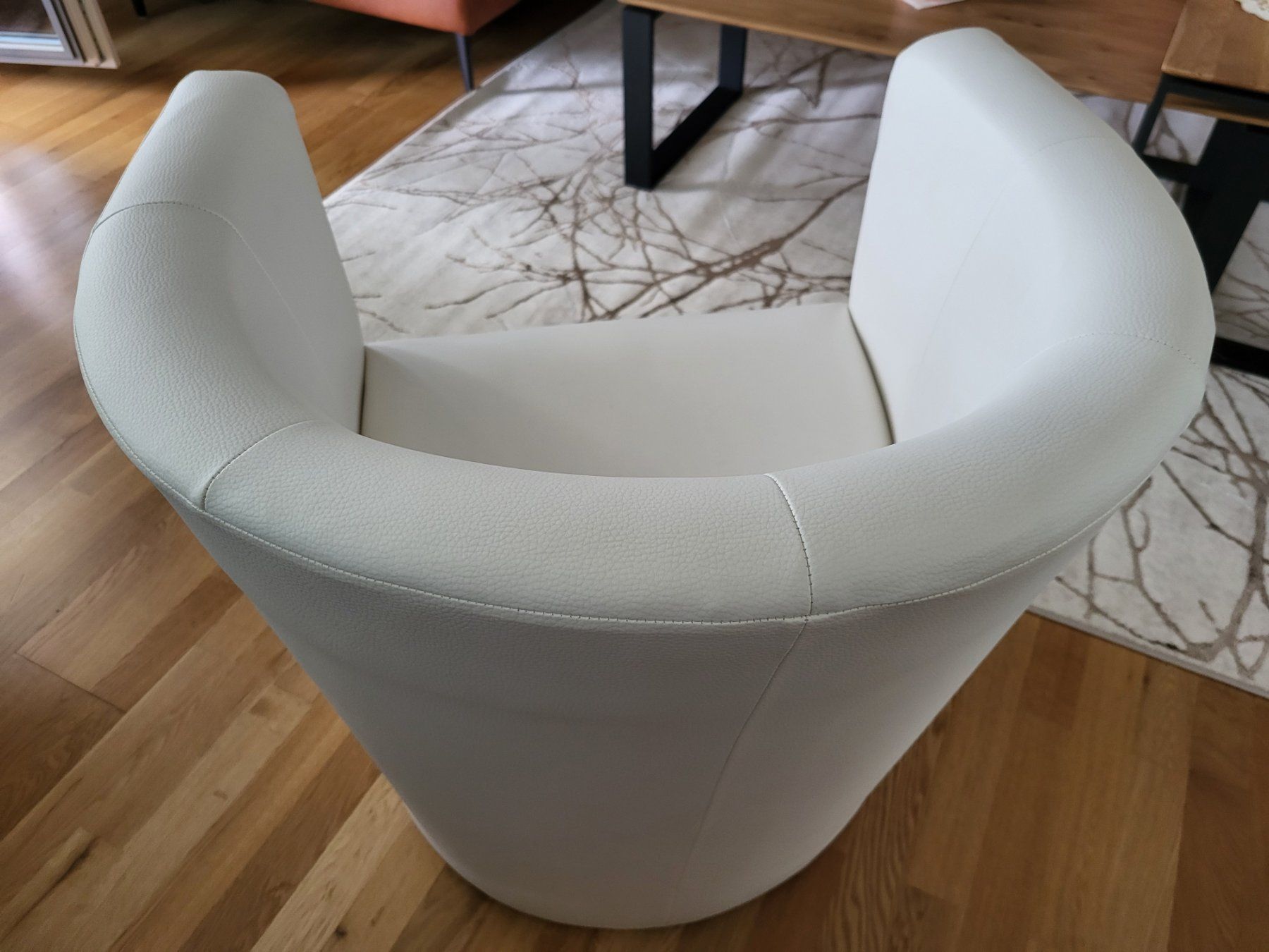 Fauteuils: Sessel aus weissem Kunstleder – D'occasion à Oberkirch LU par mar_c86j 1