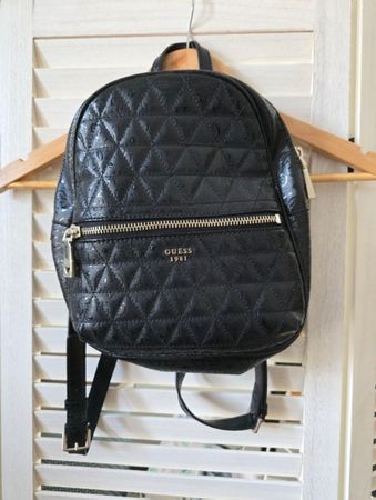 Guess 1981 Rucksack Damen Schwarz – Steppoptik Top Zustand