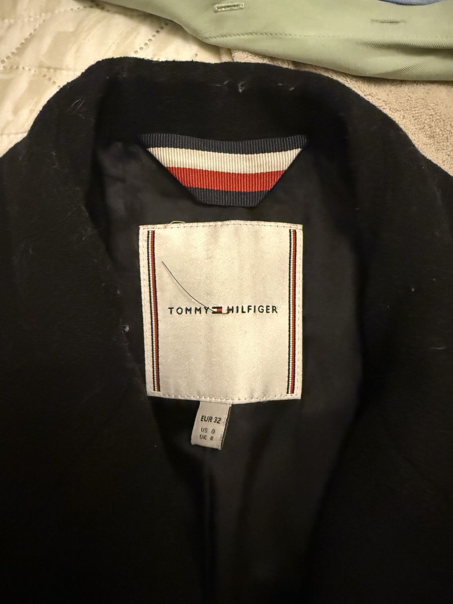 Tommy Hilfiger Cappotti: Schwarzer Tommy Hilfiger Mantel – Usato da St. Moritz venduto da ari_9fcv 2