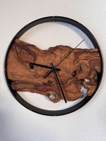 Wanduhr Holzscheibe (Olivenholz massiv mit Metallrahmen )