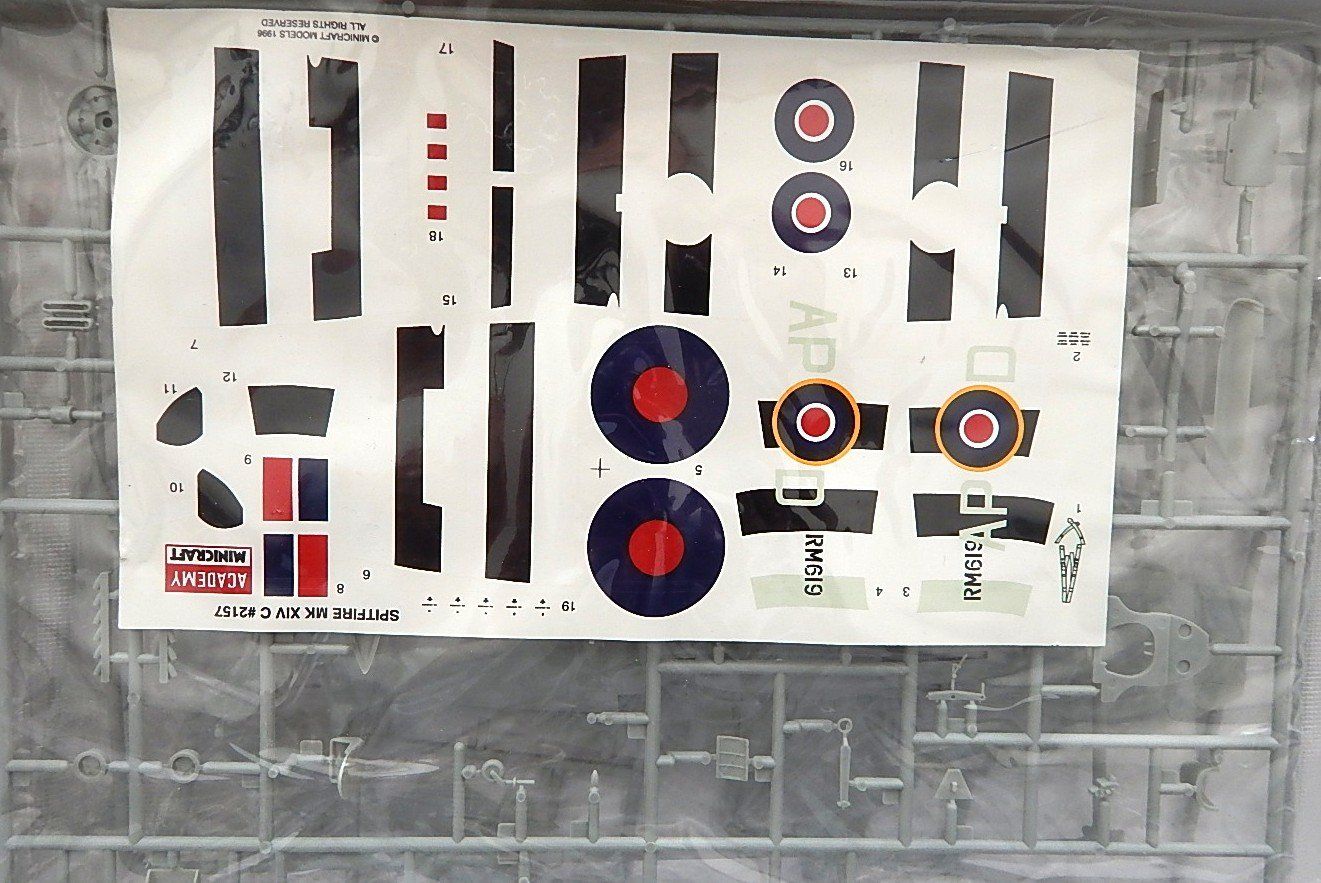 Kit di modellismo & Modellini statici: Spitfire Mk. XIVc – Nuovo e nell'imballaggio originale da Neuchâtel venduto da PAB2000 2