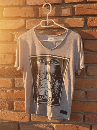 T-shirt CelebBytes gris, design original et unique! Taille L