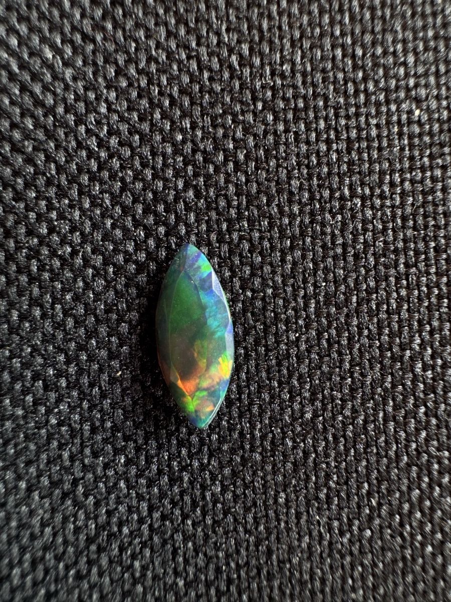 Edelsteine: Black Opal 0.9 ct – Neu und originalverpackt aus Wängi von Horus90 3