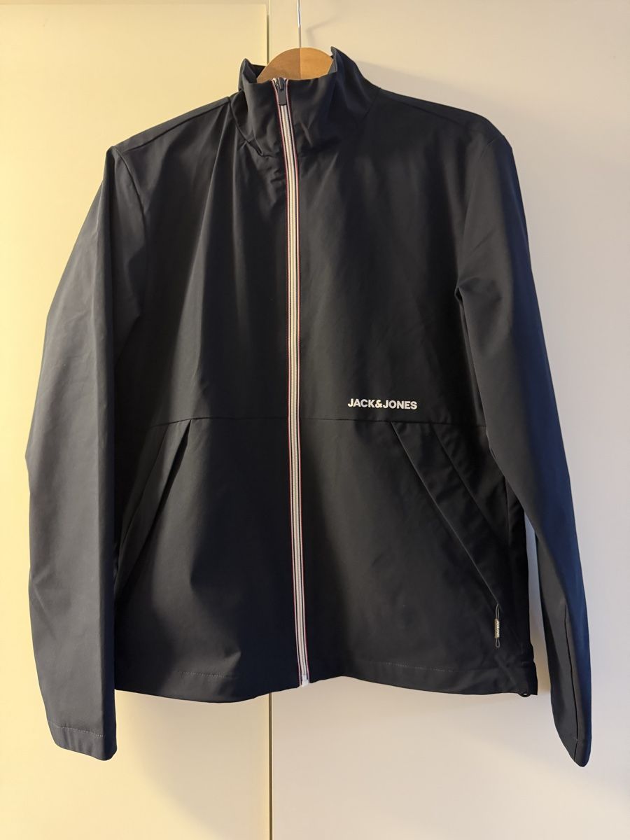 Jack & Jones Giacche: Jack & Jonas dunkelblaue Regen / Windjacke – Usato da Ennetbaden venduto da miboo