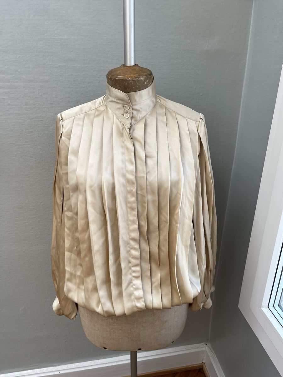 Chemisiers: Thierry Mugler Bluse – D'occasion à Basel par and_bc5b