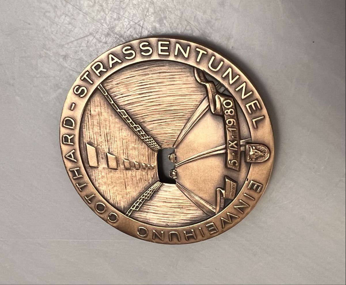 Medaillen: Gotthard Strassentunnel Medaille Kupfer  – Gebraucht aus Sevelen von Ritiplampi 1