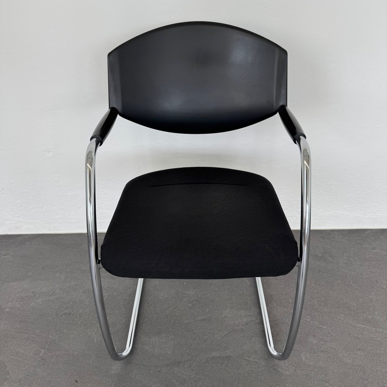 Giroflex Sedie: Giroflex G16 Freischwinger Bezug Stoff Schwarz gemustert - – Usato da Schönenwerd venduto da mcofficeshop