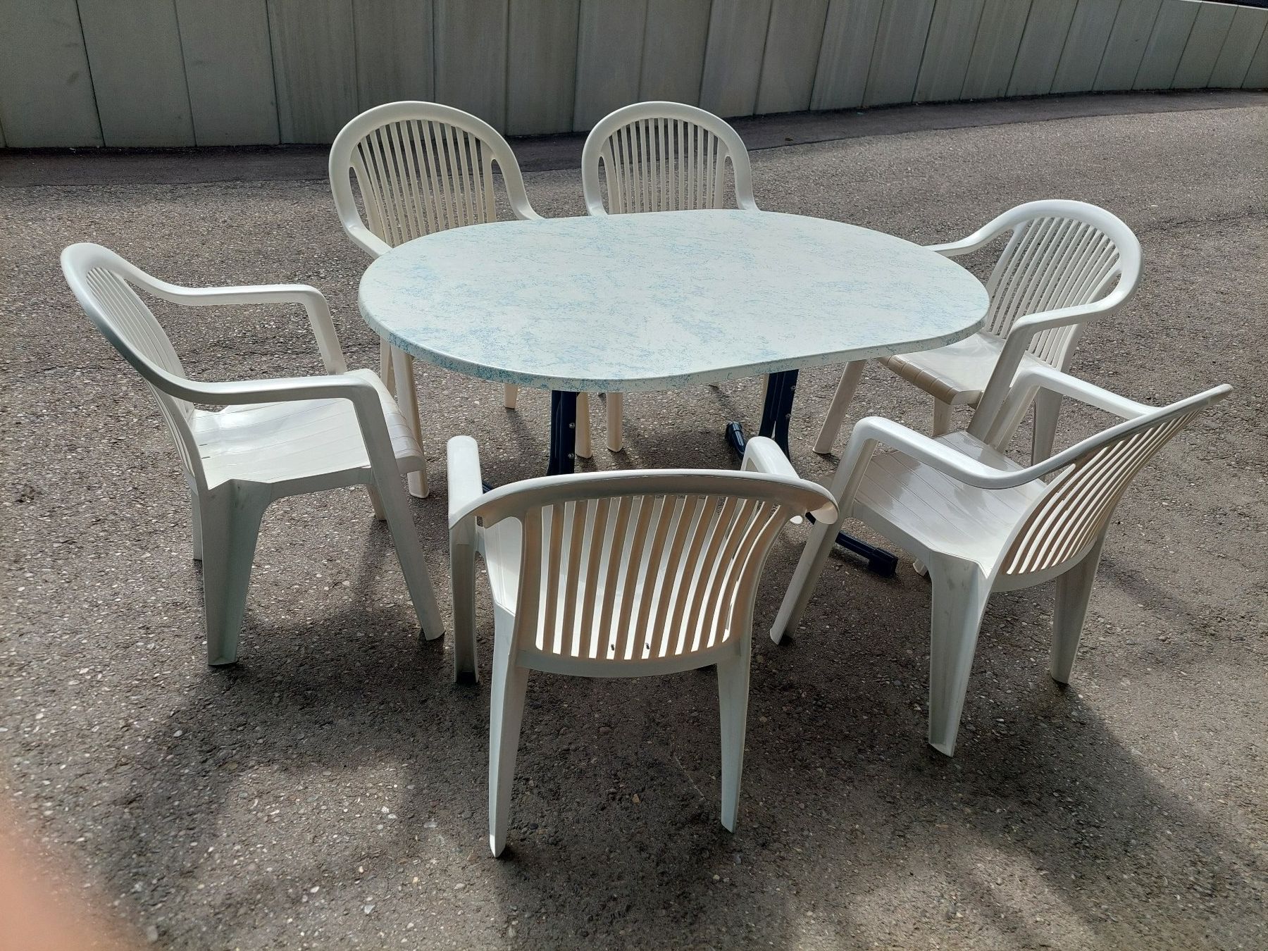 Set di tavolo e panche: Gartentisch mit 6 Stühlen – Usato da Altnau venduto da wahet