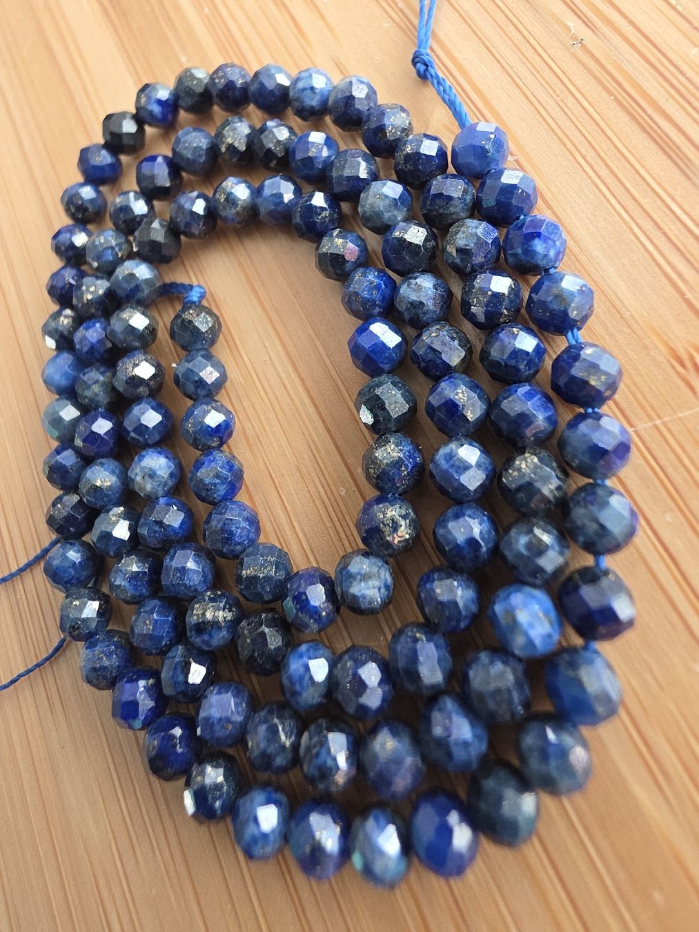 Minerali & Pietre curative: Lapislazuli facettiert 3mm. Strang – Nuovo e nell'imballaggio originale da Menziken venduto da Mirager 1