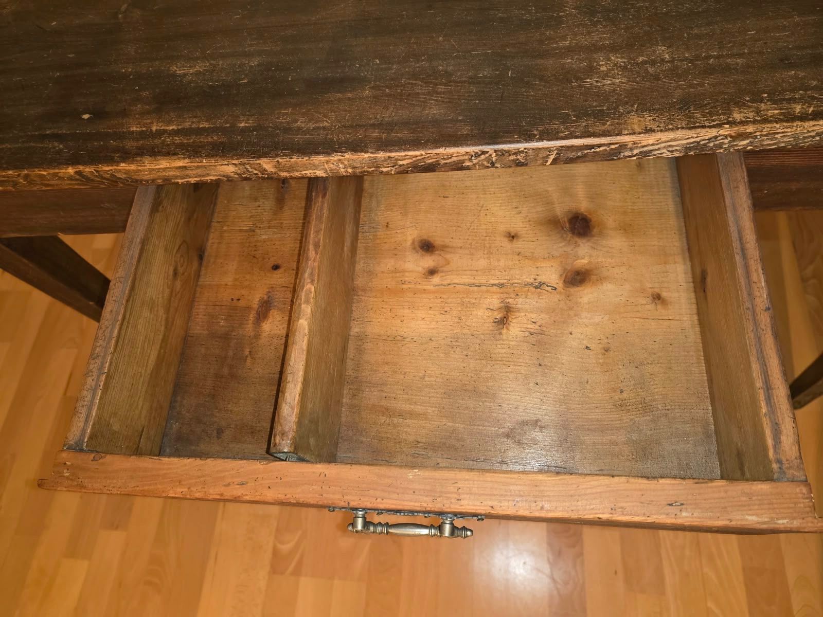 Tische: Schöner nostalgischer Holztisch – Gebraucht aus Luzern von SMOOS 6