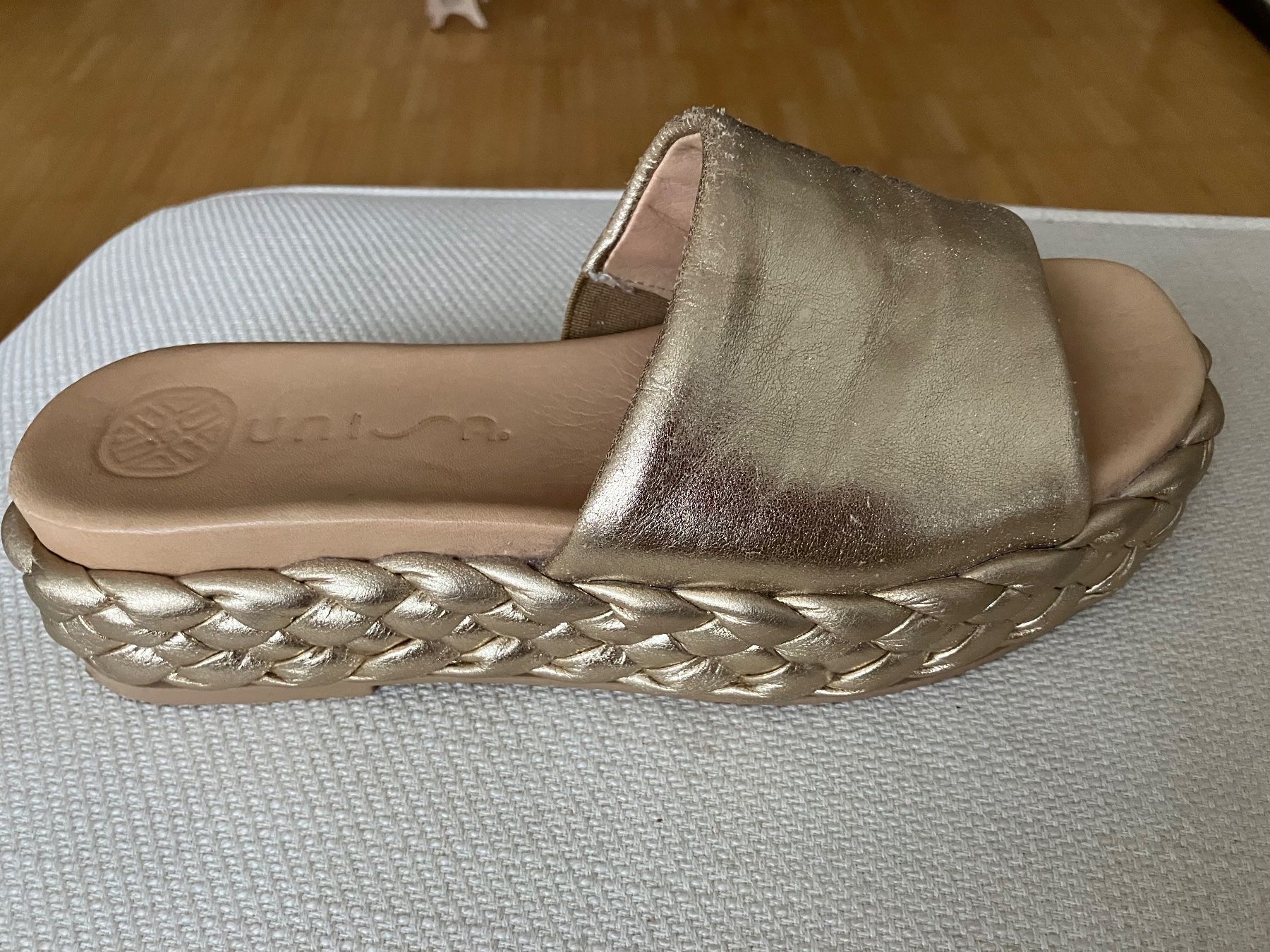 Unisa Scarpe da donna: Neue Sommersandalen Unisa gold Gr.37 – Usato da Rothenburg venduto da Regenbogenwolken 2