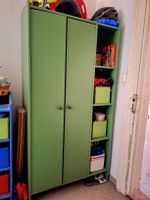 Schrank gruen 2 Tueren und Regalfach Kinderzimmer