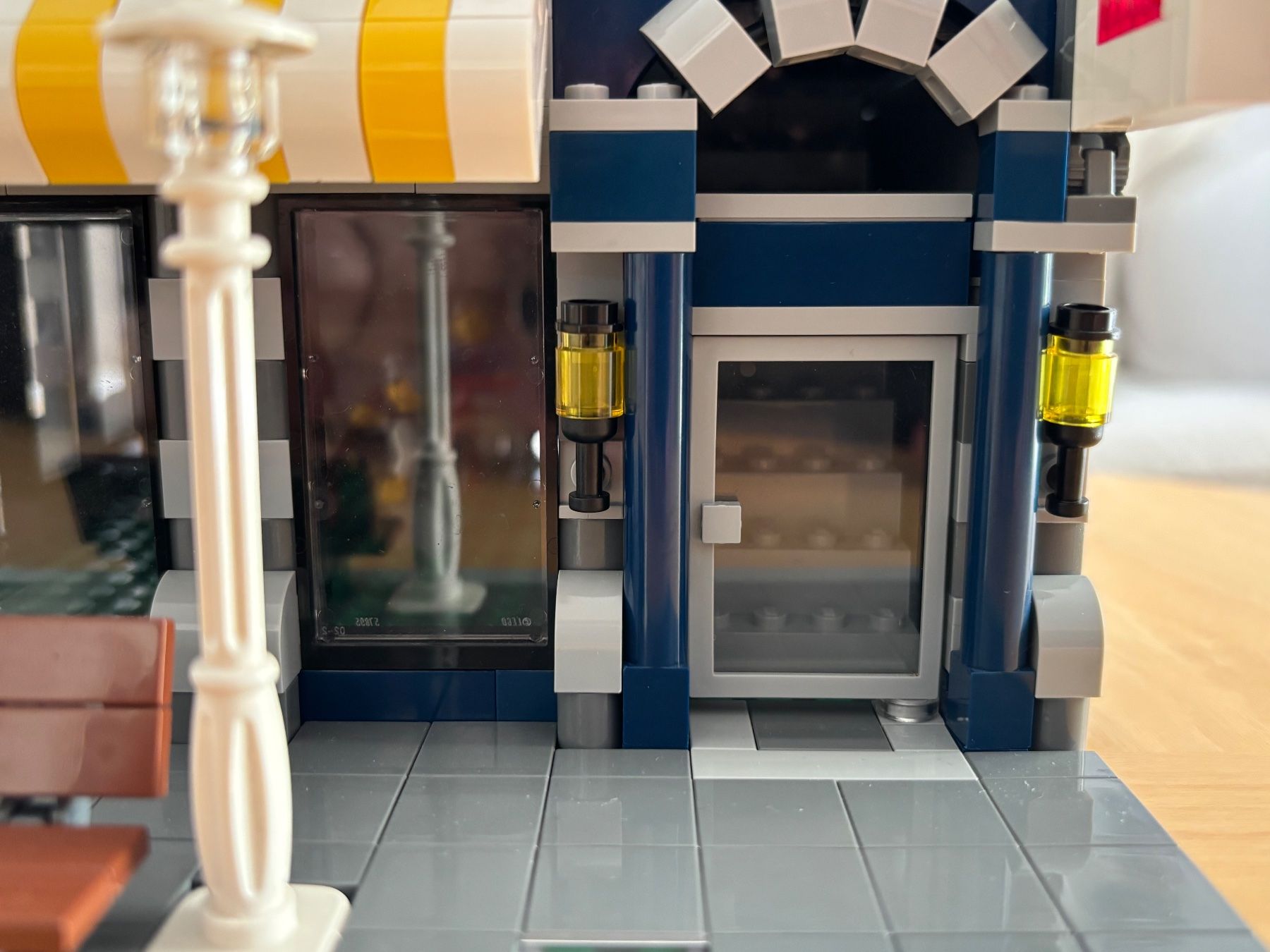 Lego Kit di costruzioni: Lego 10182 Cafe Corner Modular Building – Usato da Gelterkinden venduto da nomit02 1
