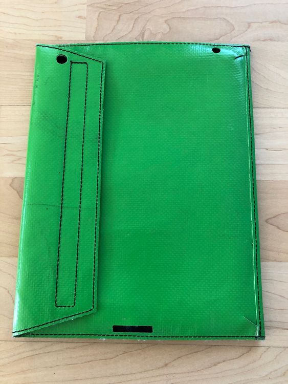 Freitag Covers & Taschen: Freitag iPad Hülle Grün – Gebraucht aus Menznau von sasna 1